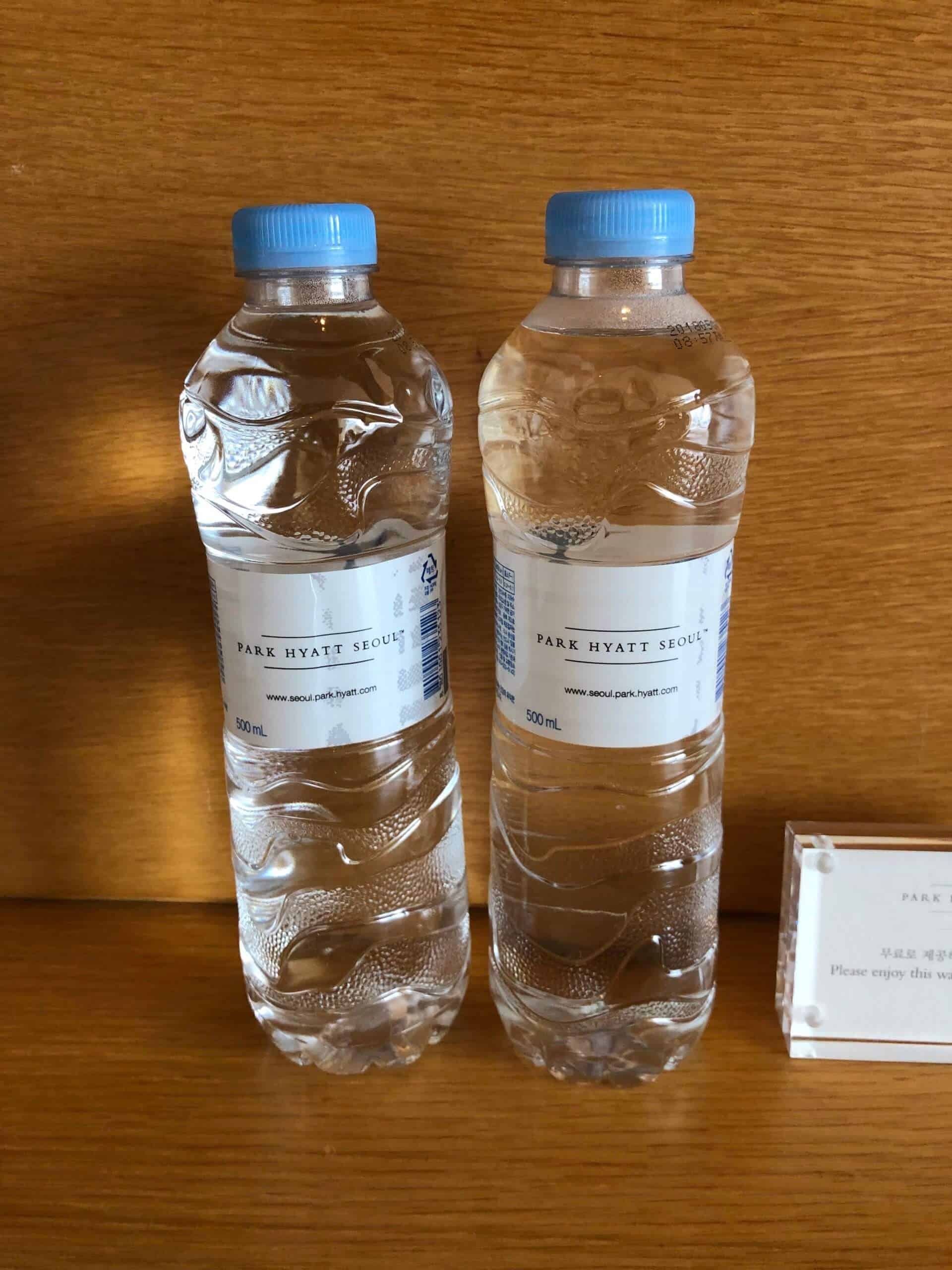 無料で置かれているミネラルウォーター