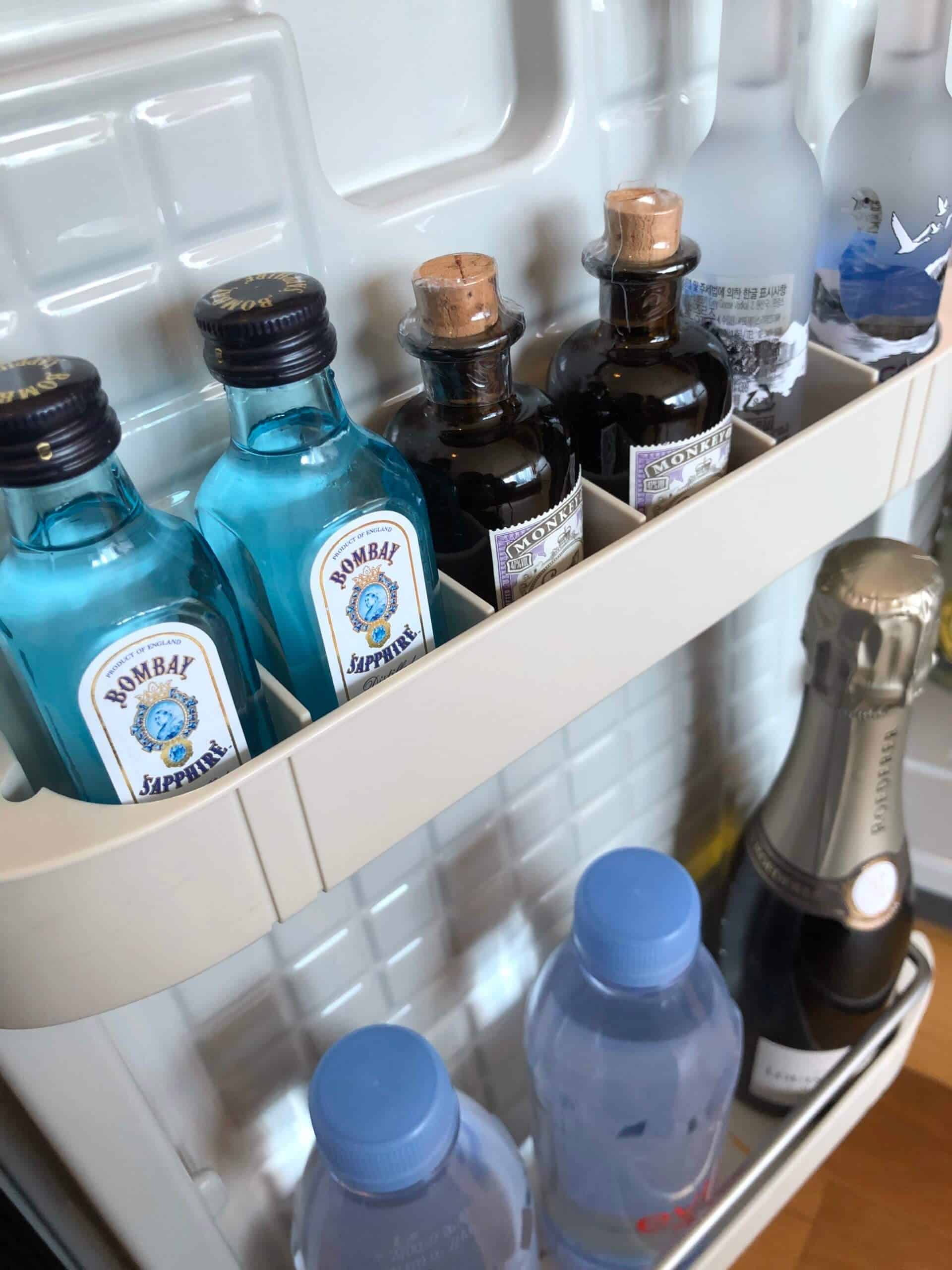 冷蔵庫の中にあるシャンパン