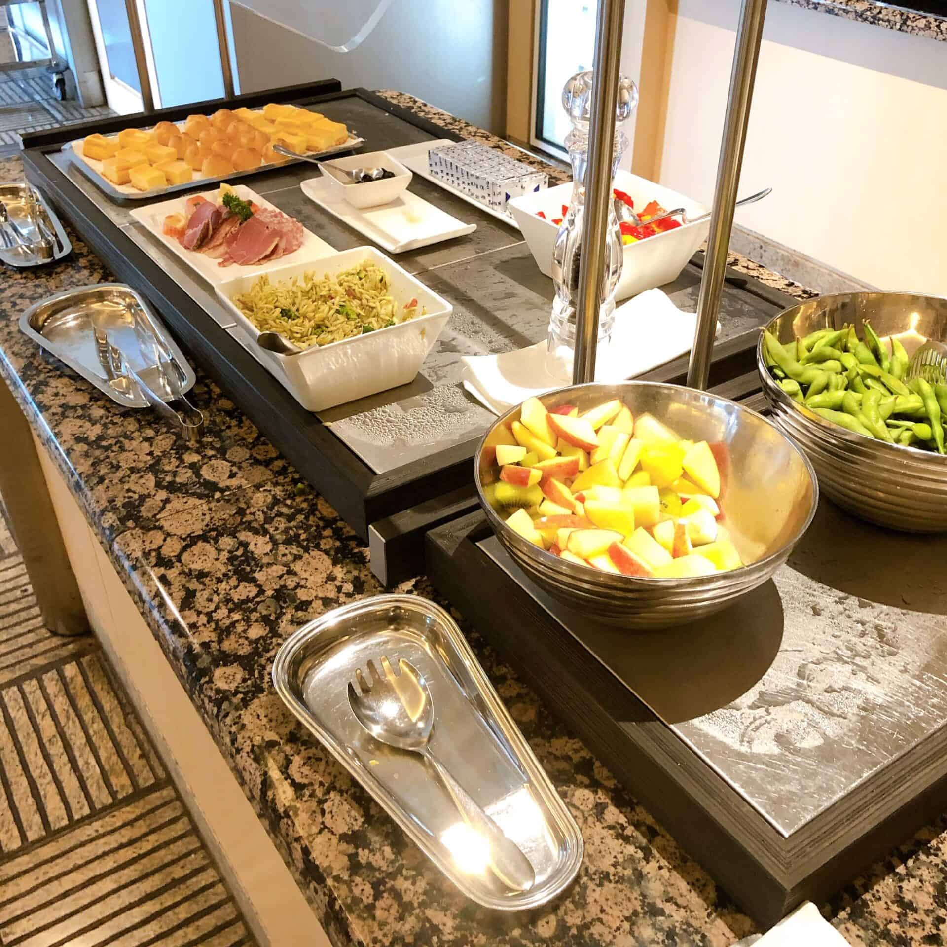 ビュッフェ形式の軽食類