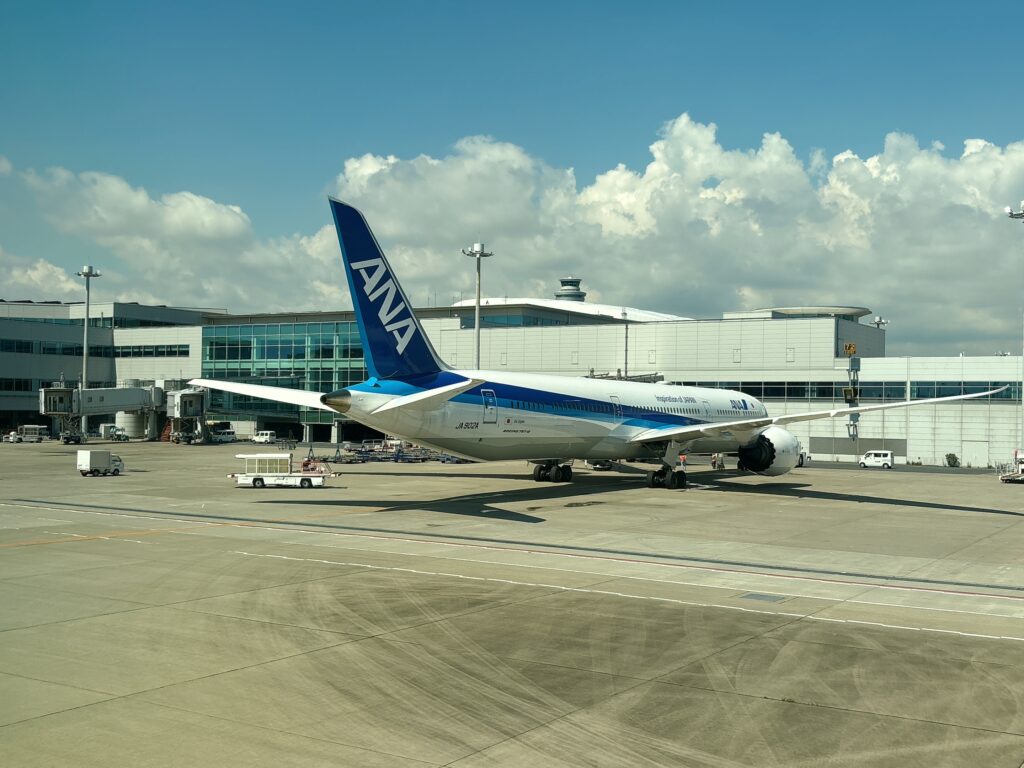 ANAB777-300の機材