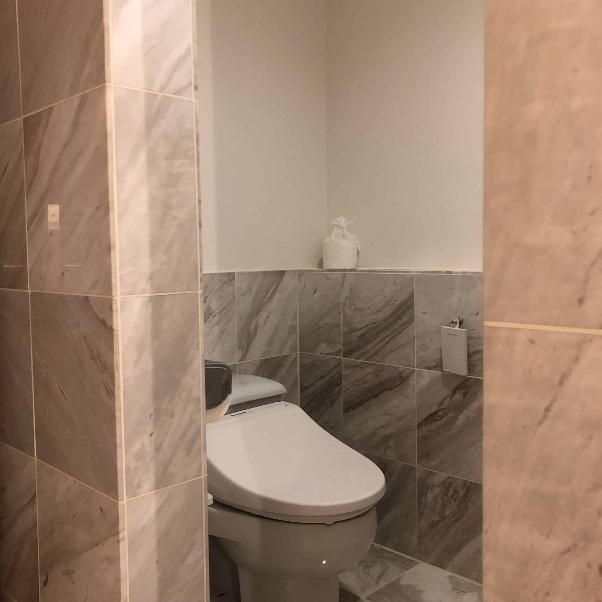 ウォシュレット付きトイレ