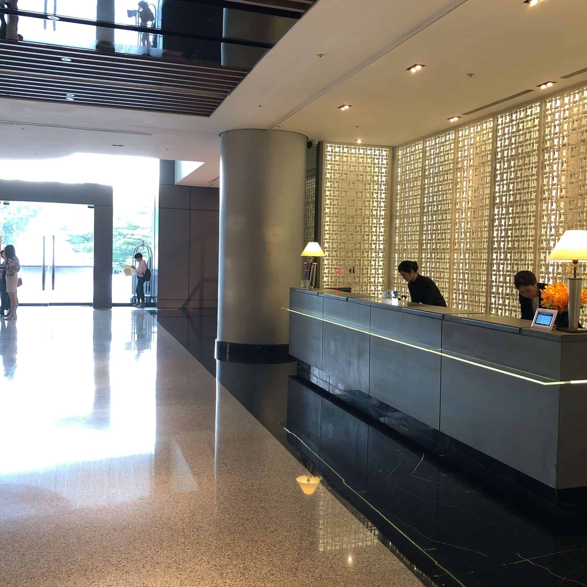 チェックインカウンター