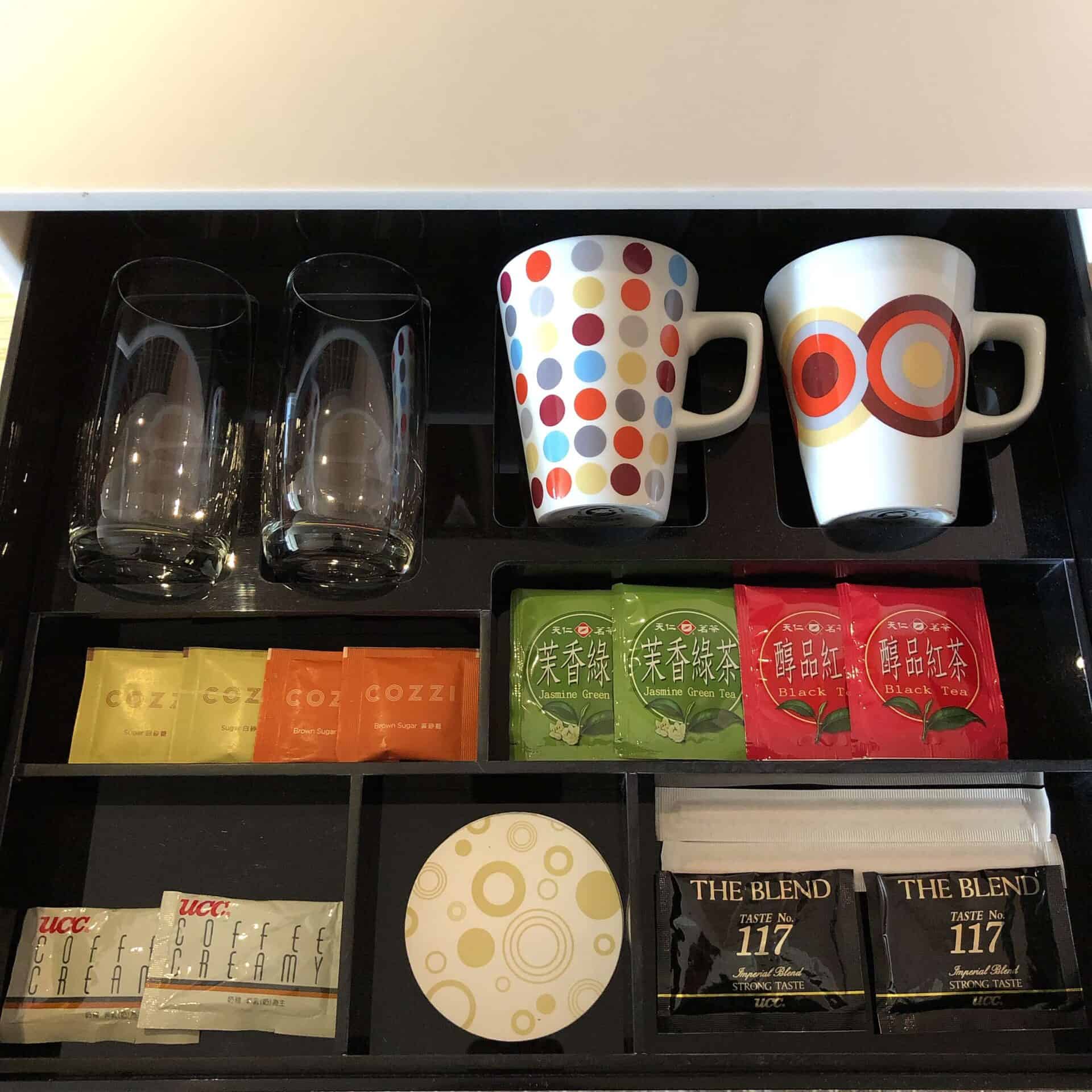 マグカップやティーバッグ