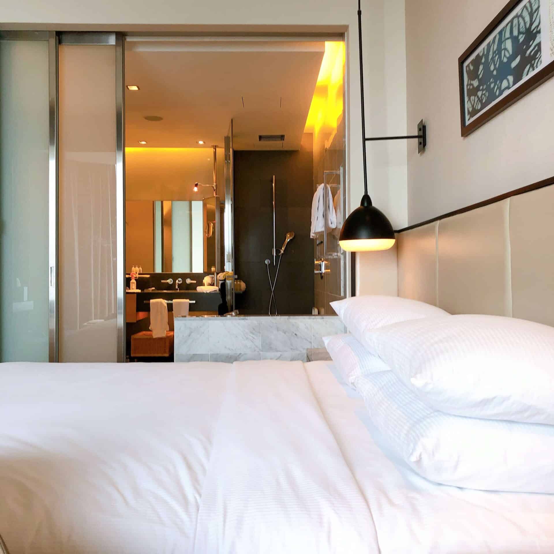 ベッド横から撮影