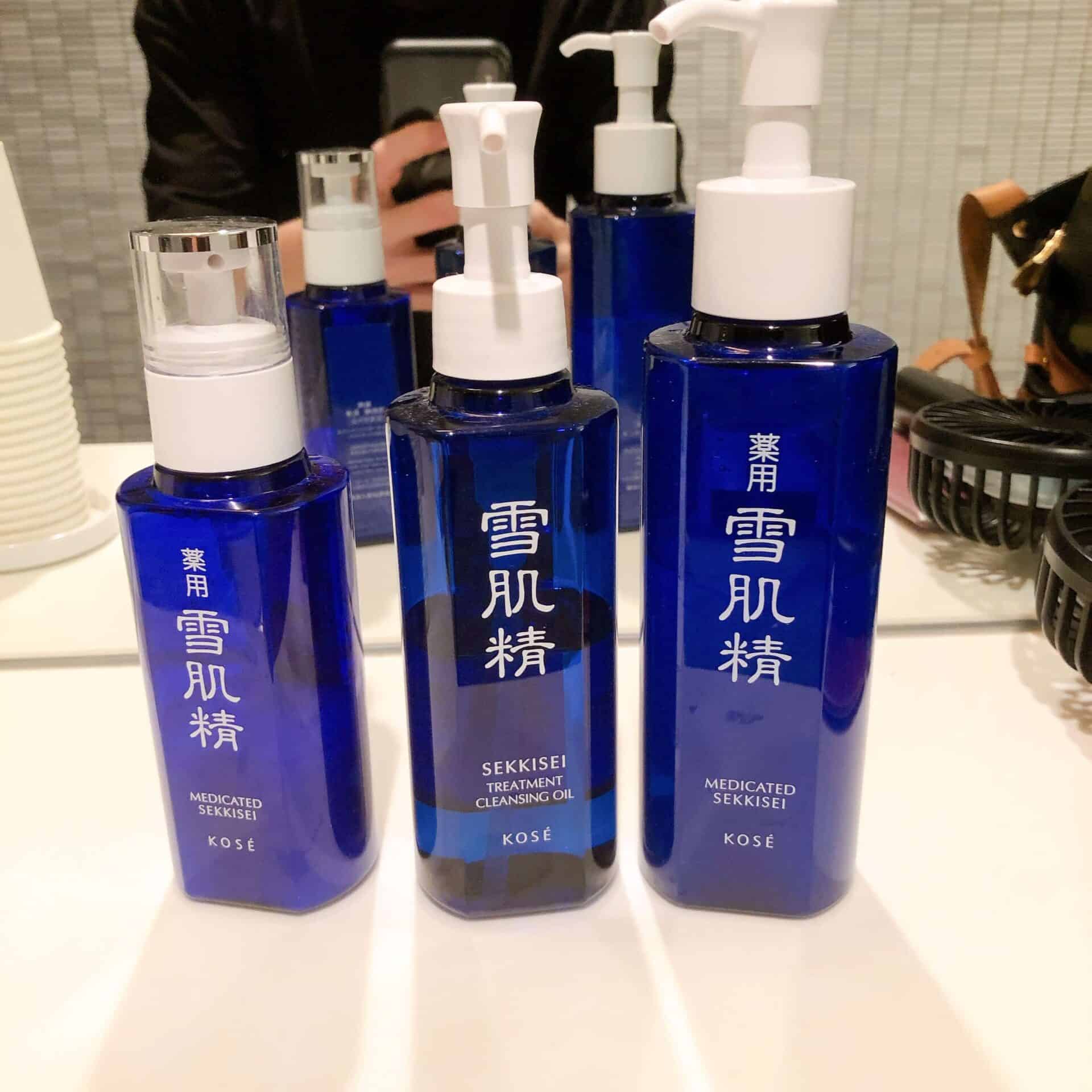 化粧水や乳液など