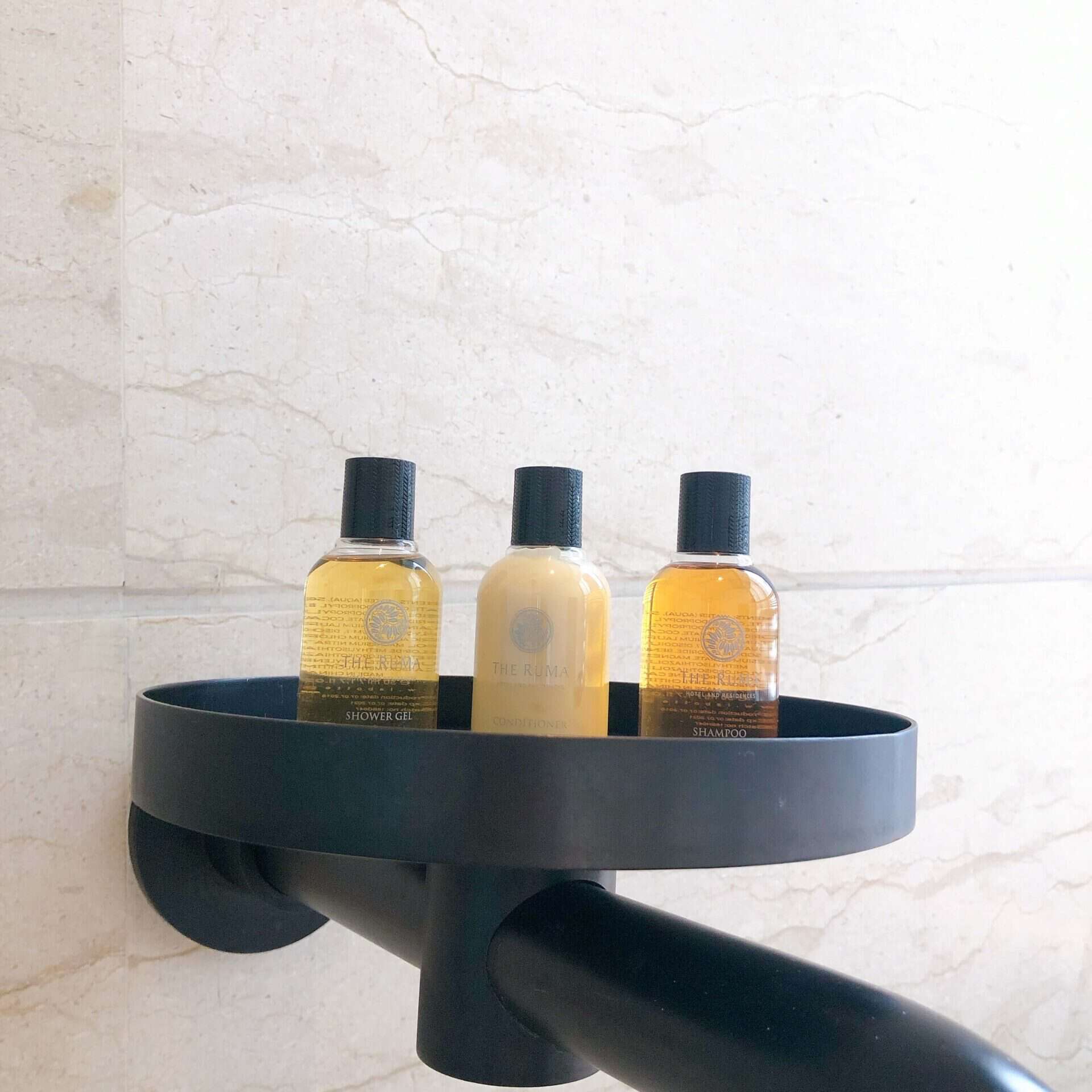 シャンプーとシャワージェル