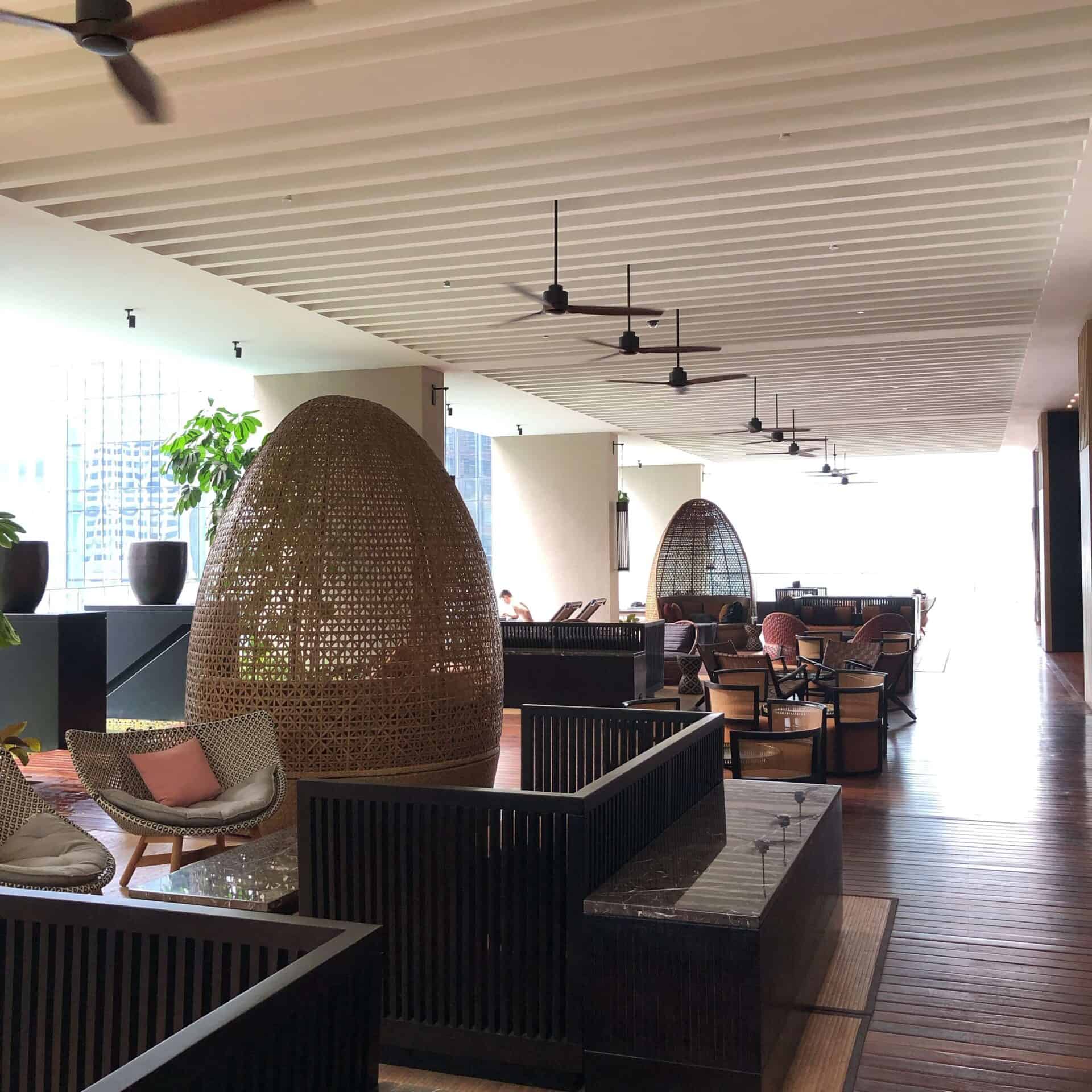 プールサイドの空間