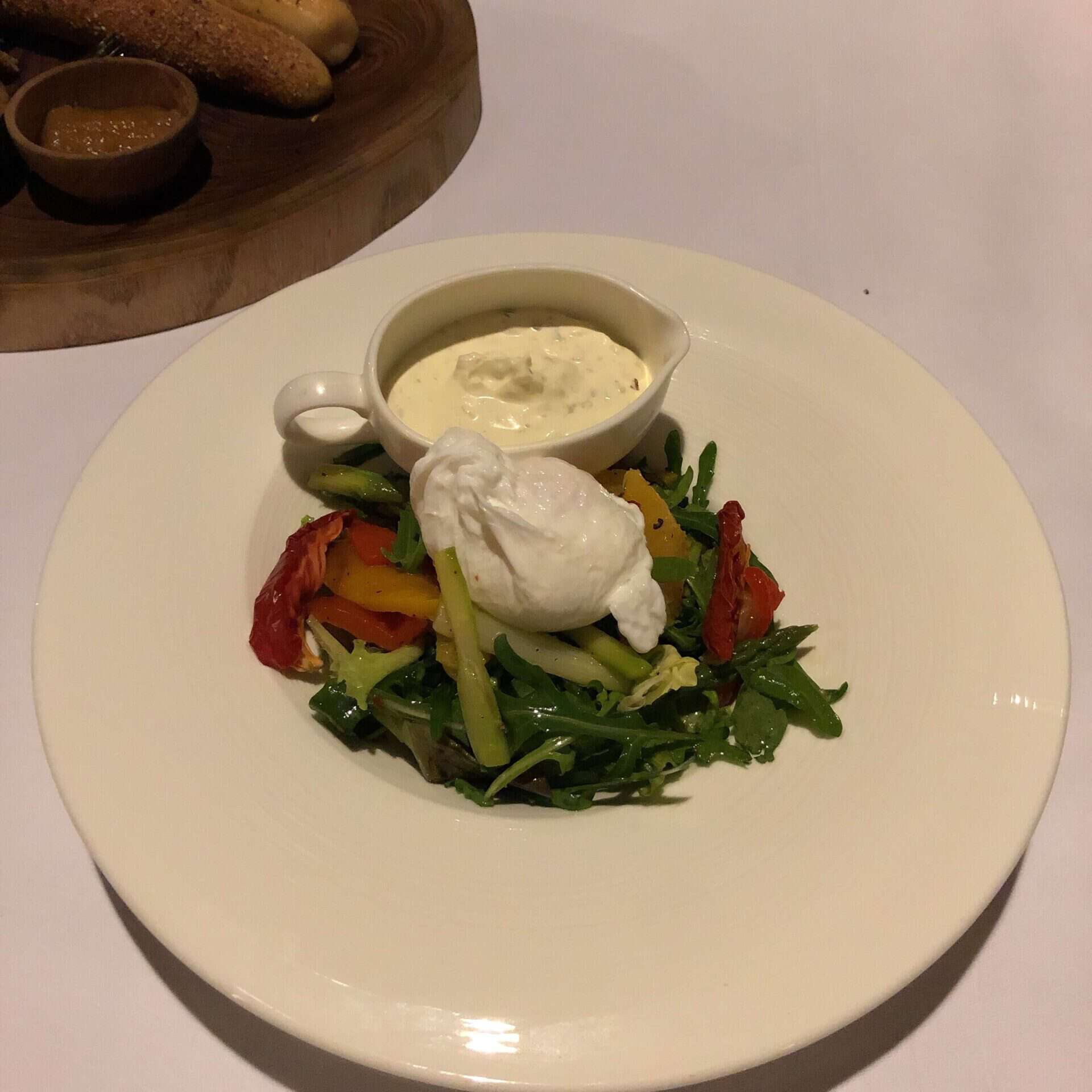 モッツァレラチーズとガーデンサラダ