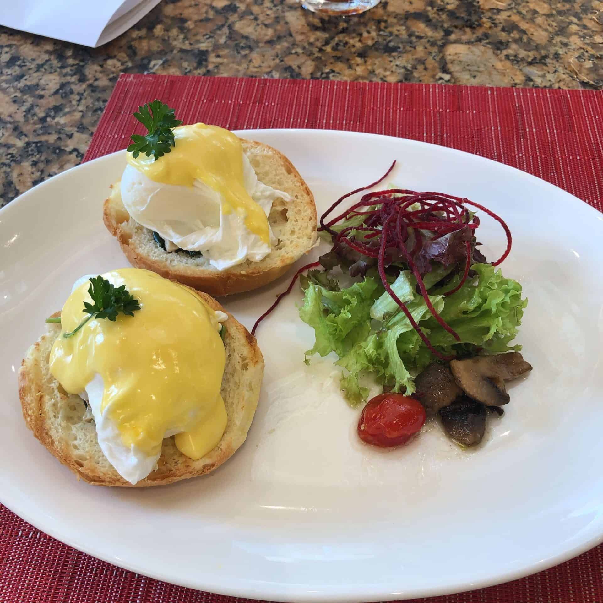 エッグベネディクト