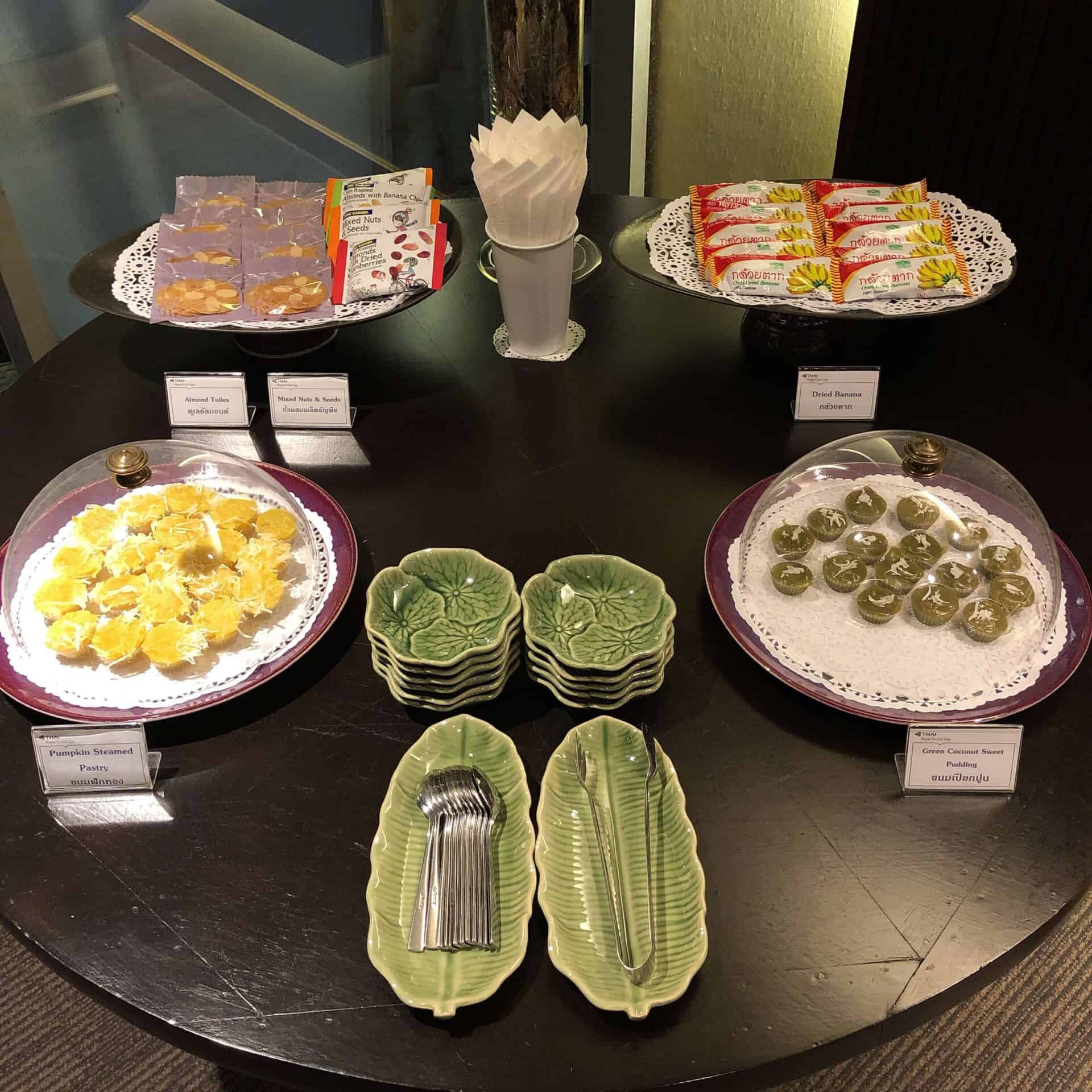 ラウンジ内お茶菓子