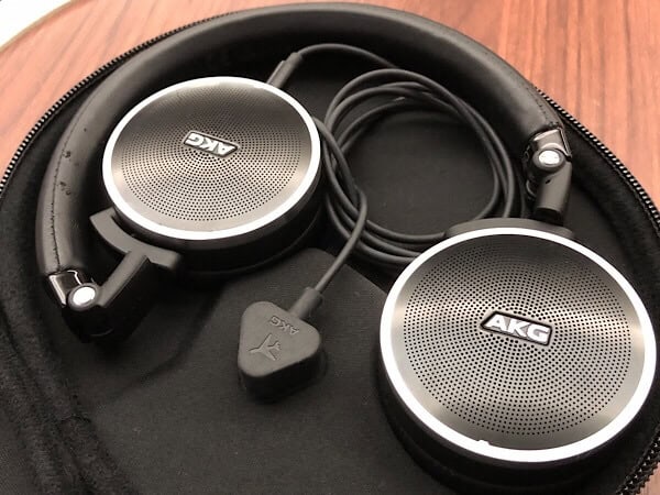 AKGヘッドホン
