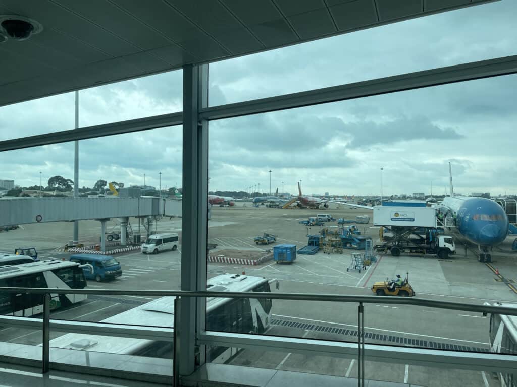 タンソンニャット空港