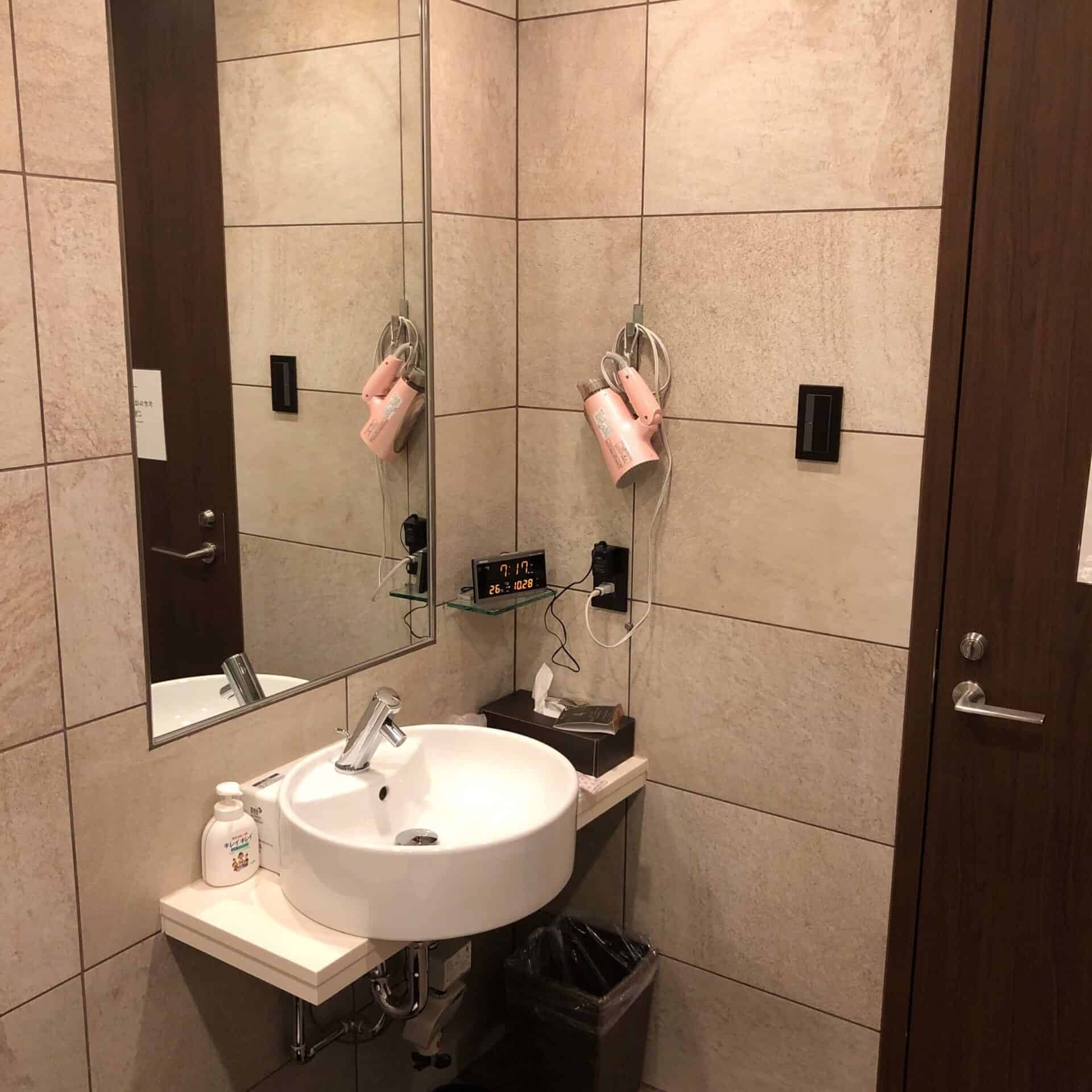 シャワールーム全体