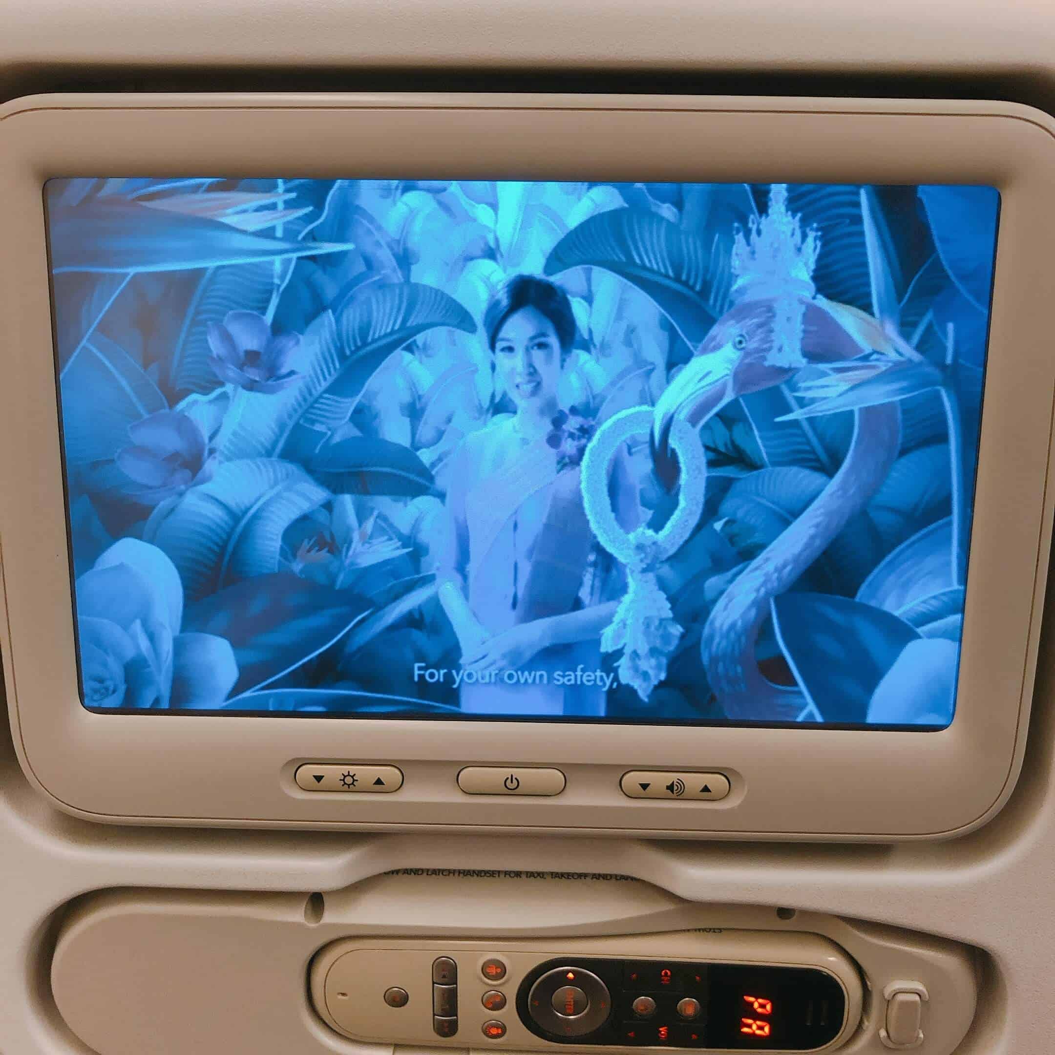 10.6インチの液晶タッチパネル