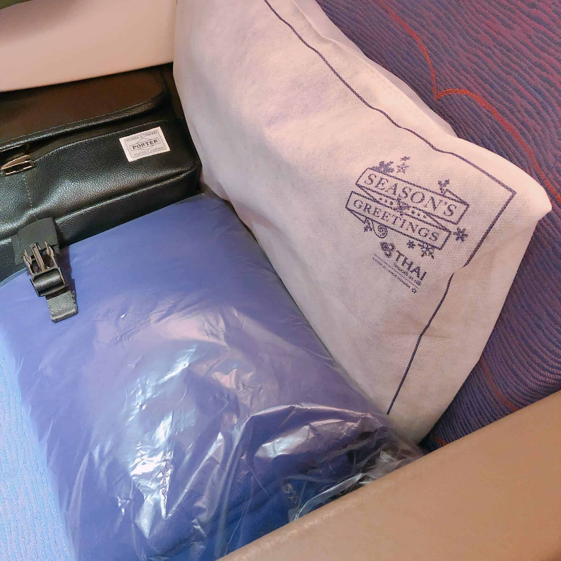 クッションとブランケット