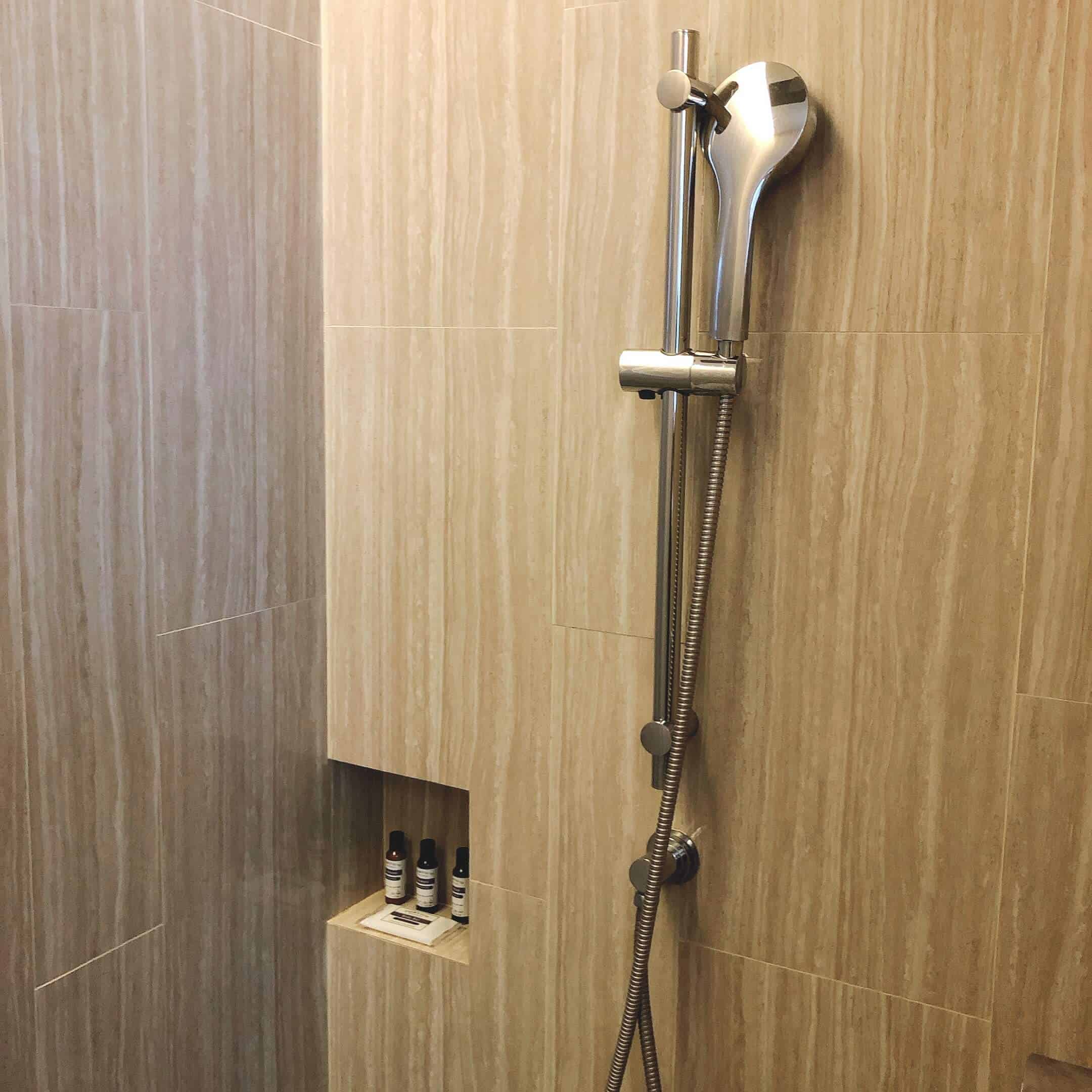 シャワールーム