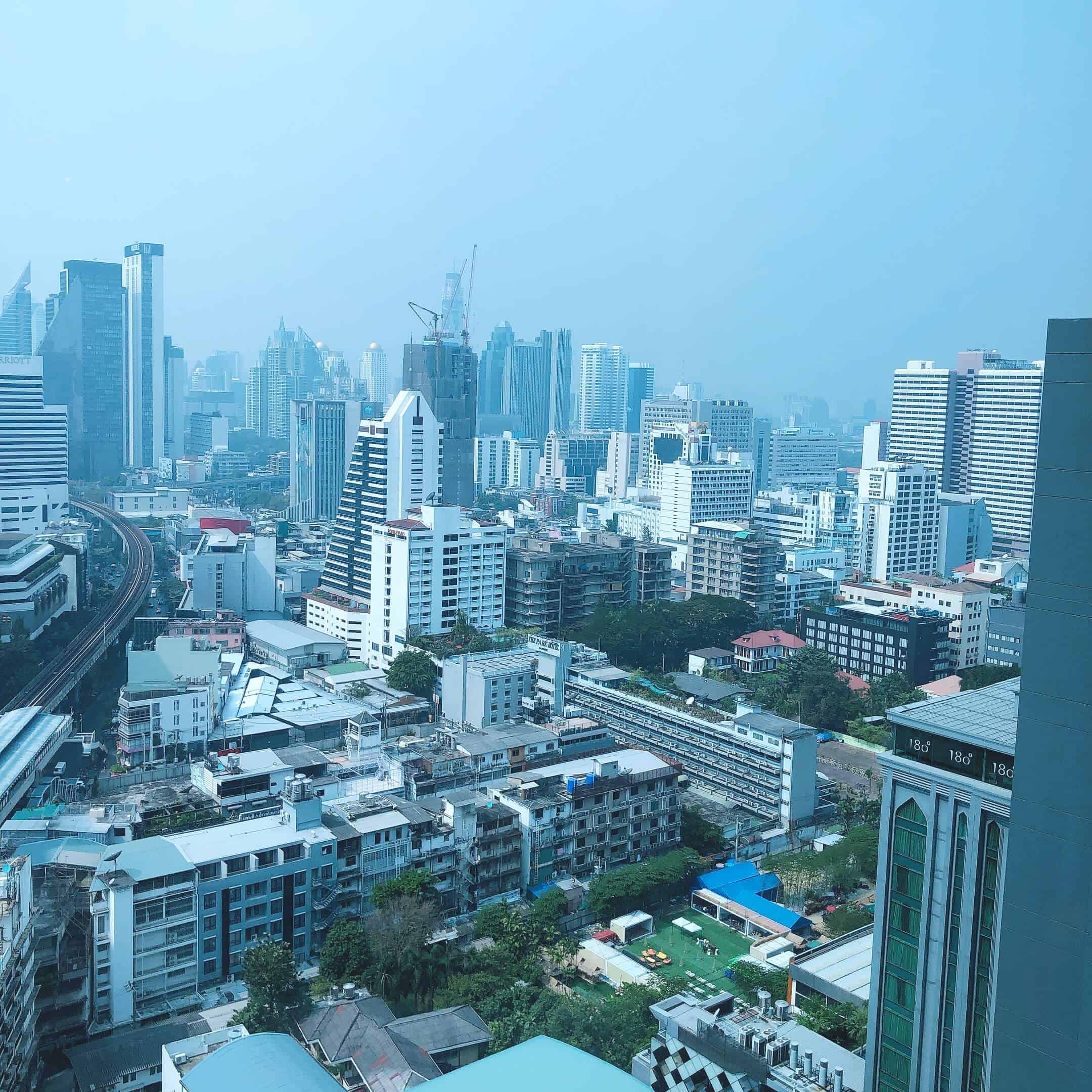 お部屋からはスクンビットの街並みを一望することができる。