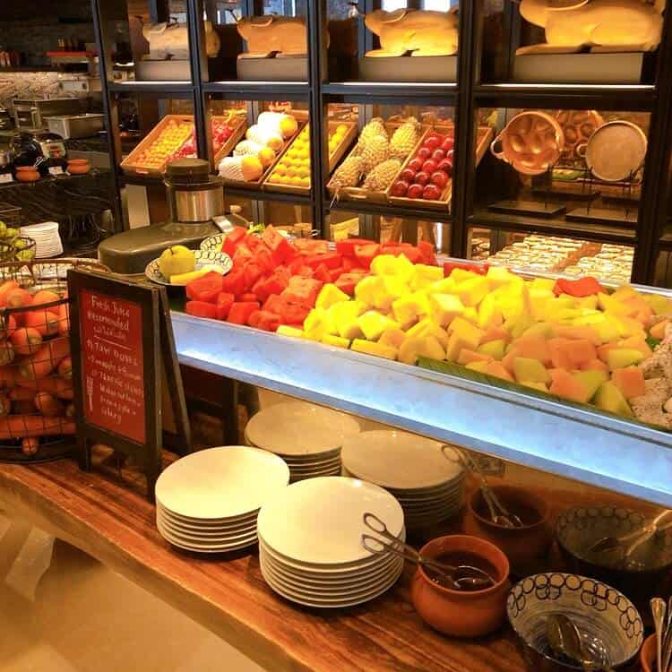 南国らしさを感じる様々なフルーツ