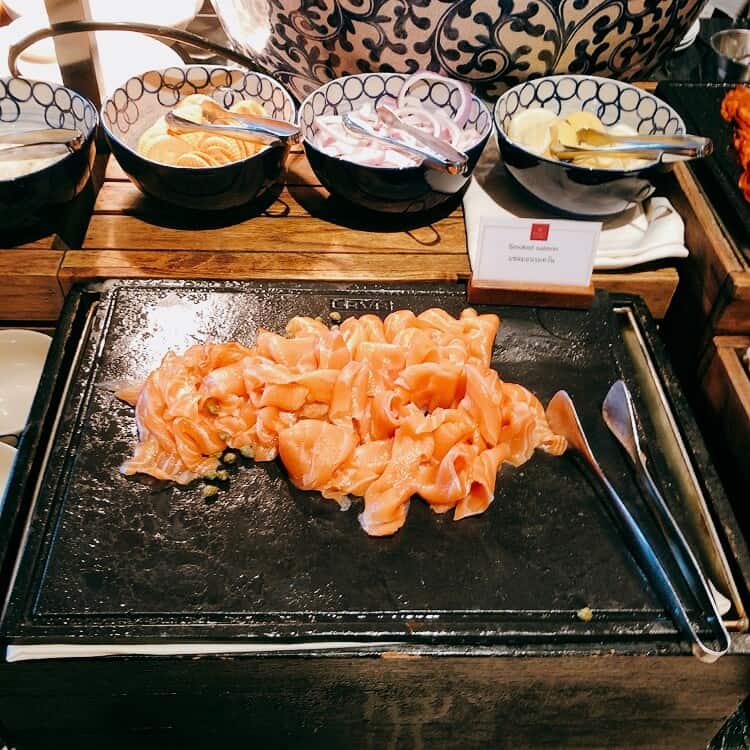 新鮮なサーモン