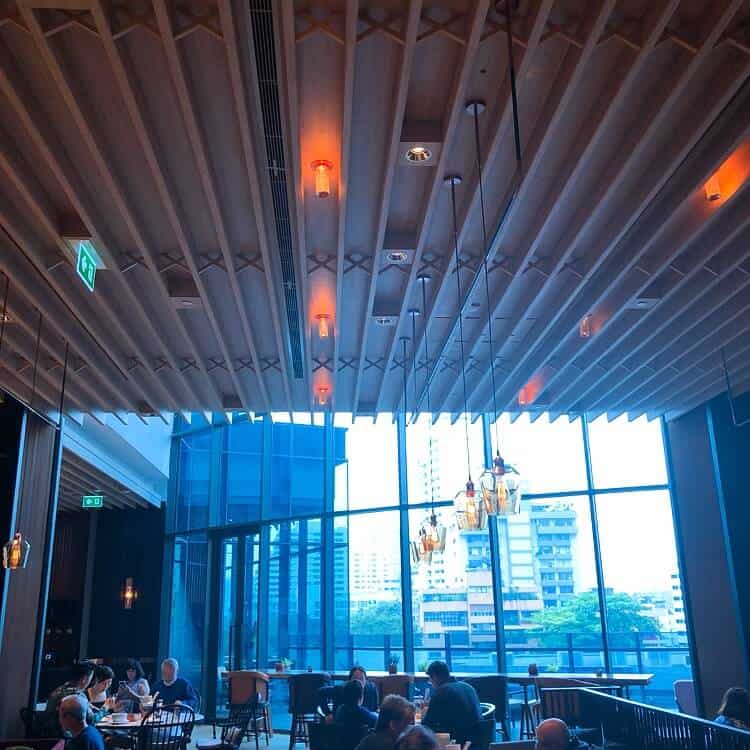 店内の内観全体