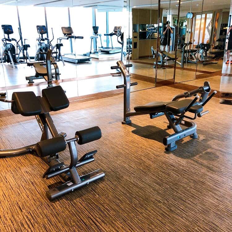 腹筋を鍛えるマシーン