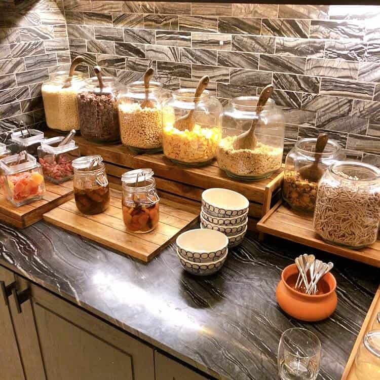 シリアルやドライフルーツ