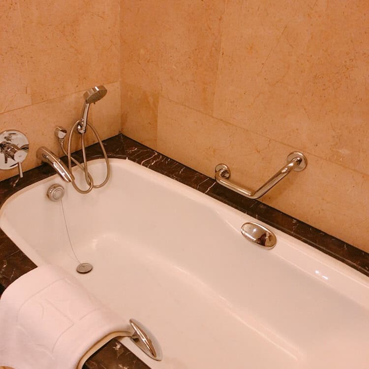 深めの作りをしているバスタブ