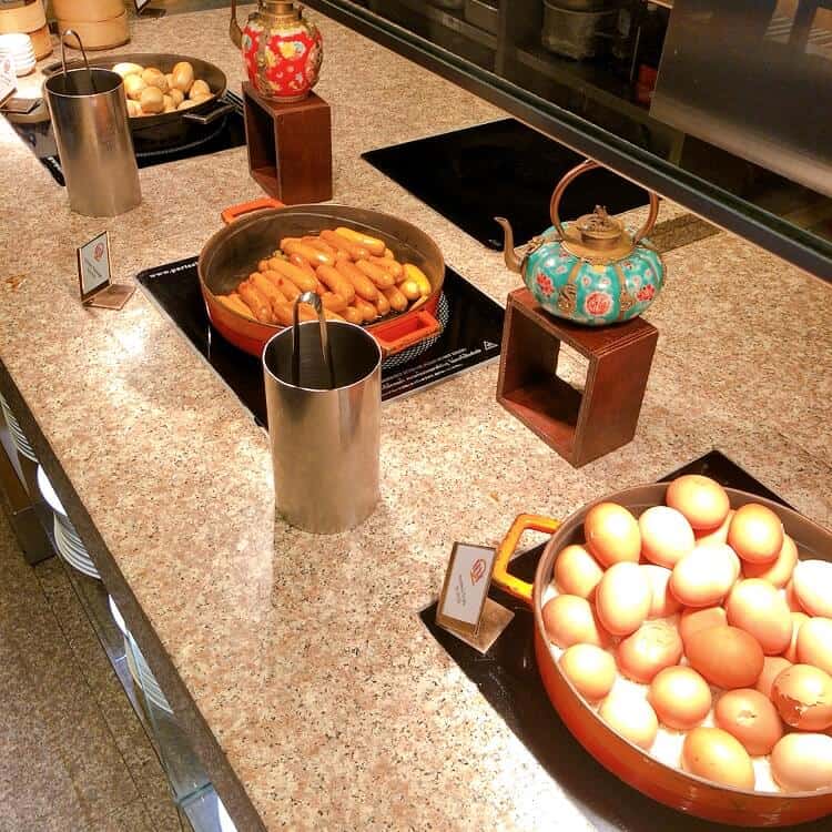 ゆで卵とソーセージ