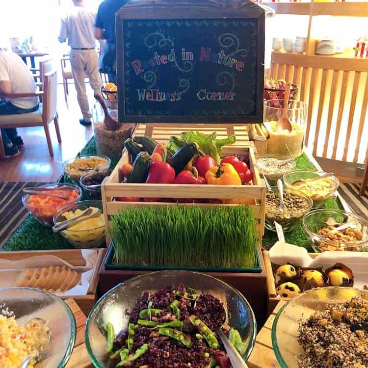 健康食を中心にまとめたビュッフェ台