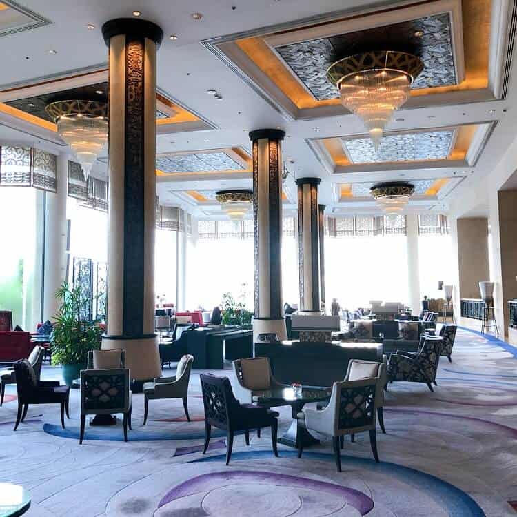 ウイング棟の日中のロビーの様子