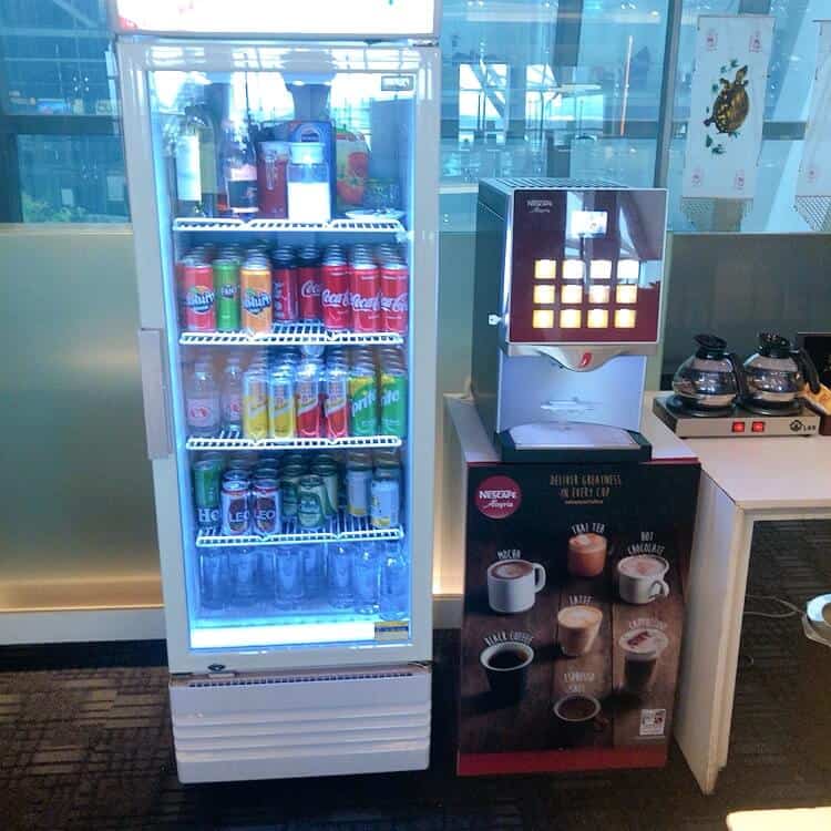 ラウンジエリアにもドリンクスペースあり