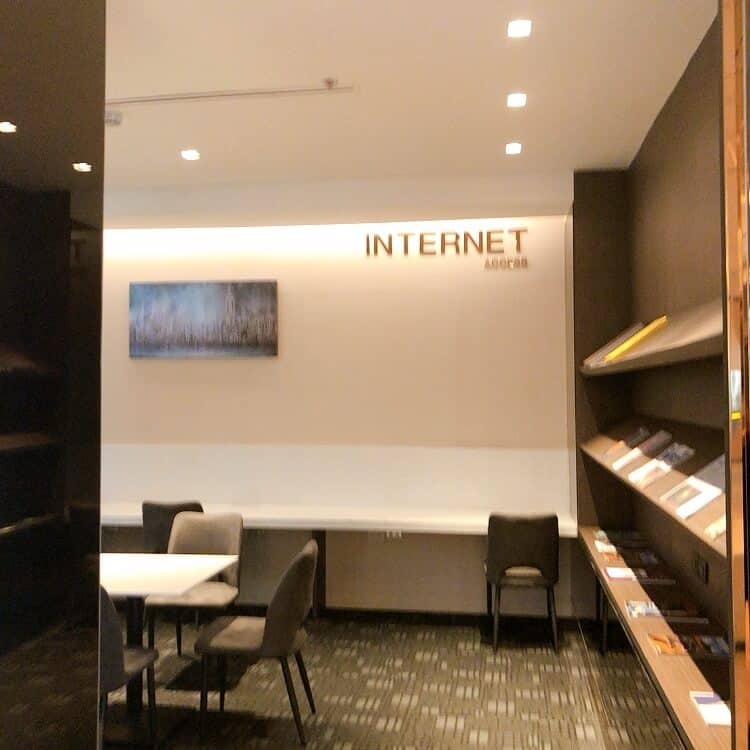 ラウンジエリアの全体