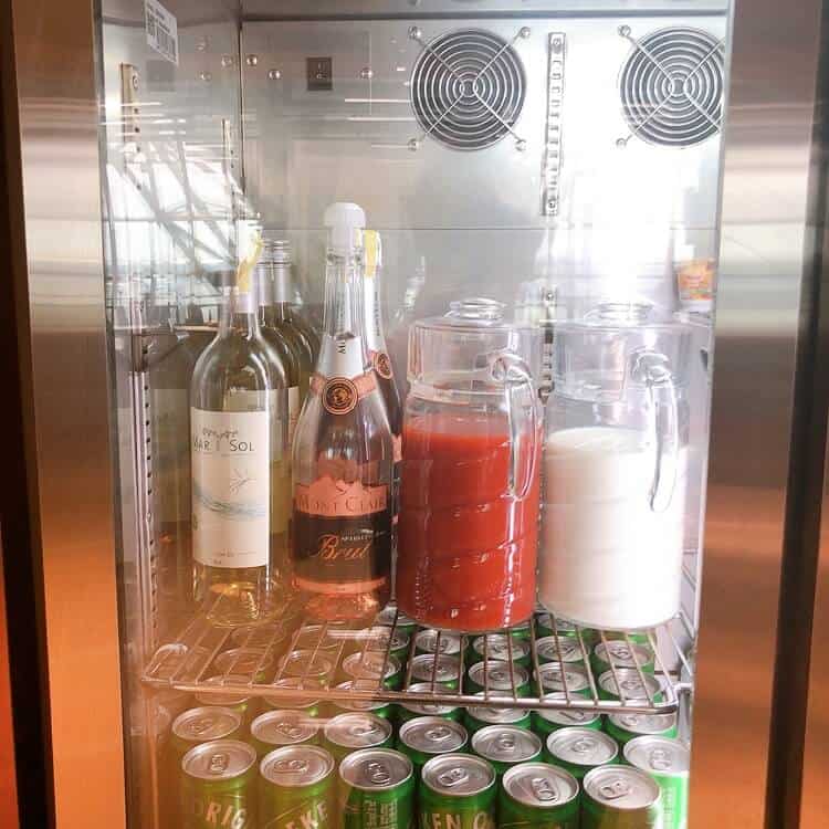 冷えた白ワインやロゼワインあり