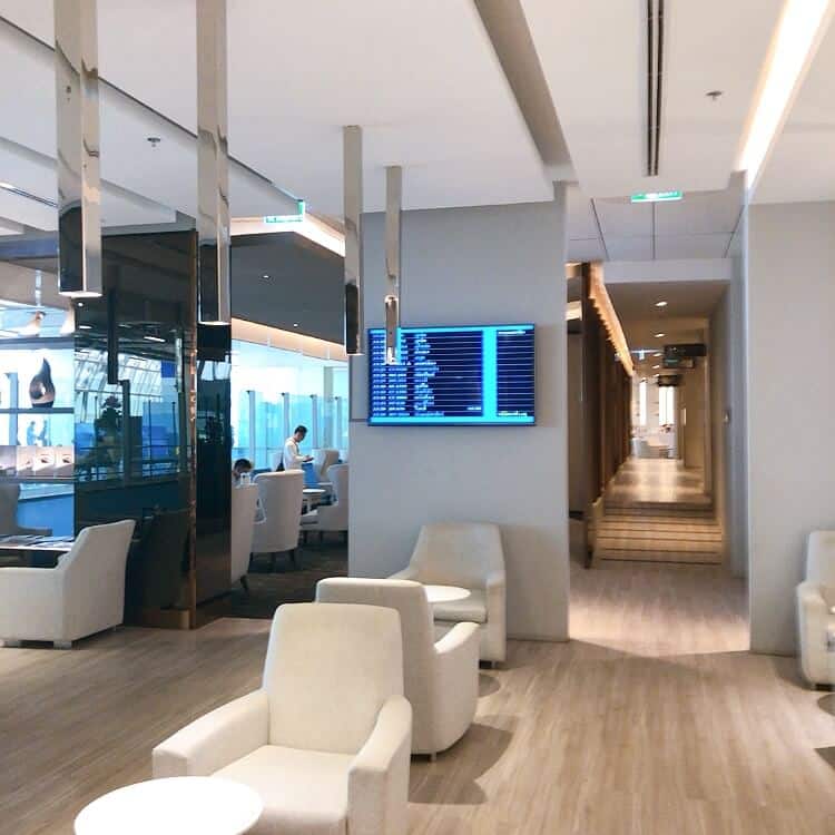 天井も高く開放的な空間