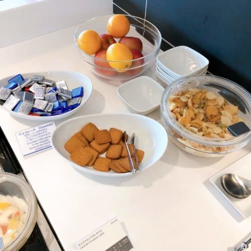 クラッカーやチーズ