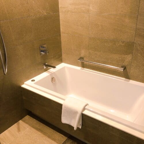 ツインルームのみに用意されているバスタブ