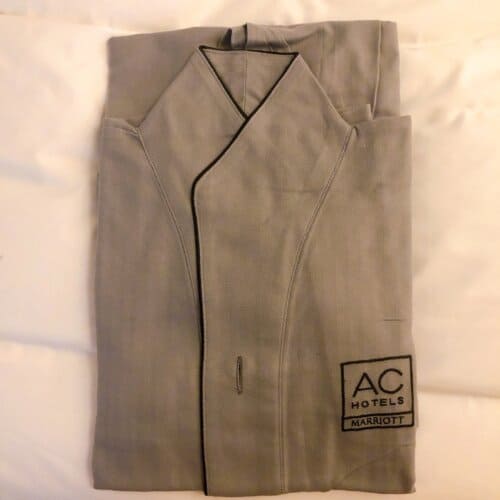 グレーのナイトウェア