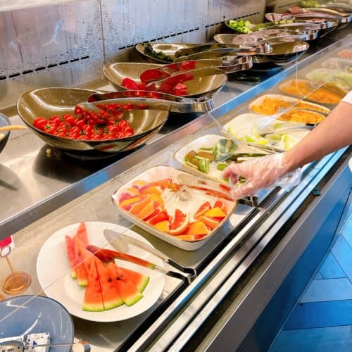 サラダ・フルーツコーナー