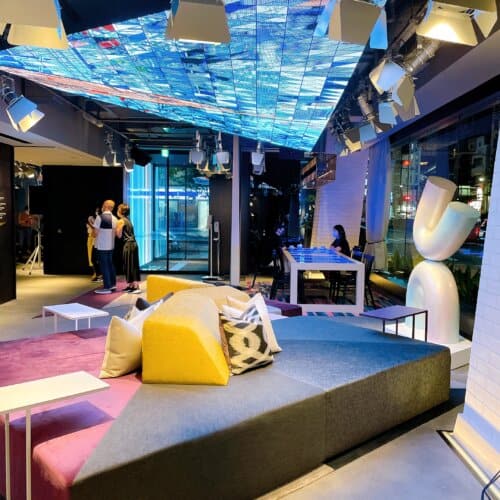 アロフト東京のロビー&レセプション