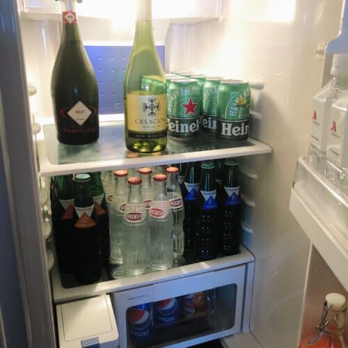 冷蔵庫の中にあるドリンク類