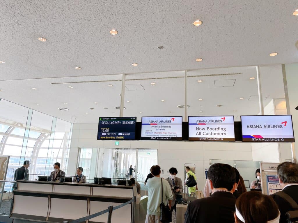 アシアナ航空に搭乗する様子