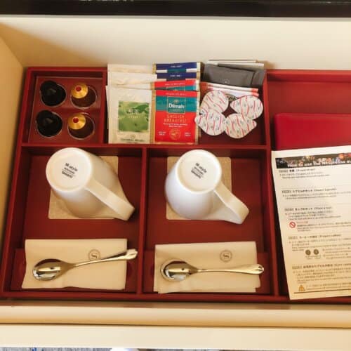 ティーカップやネスプレッソマシーン