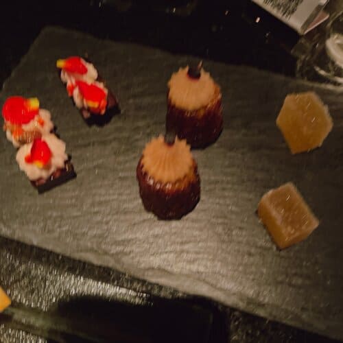 スイーツとチーズの盛り合わせ