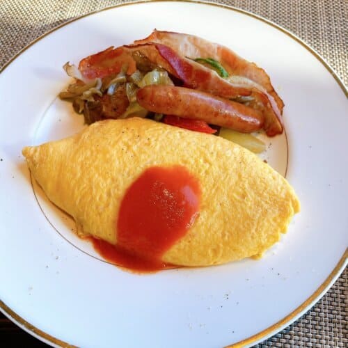 黒毛牛と雛鳥のボロネーゼ入りオムレツ