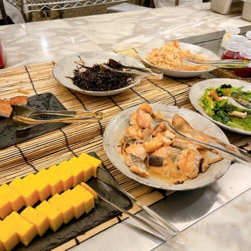 卵焼きや野菜のおひたしなど