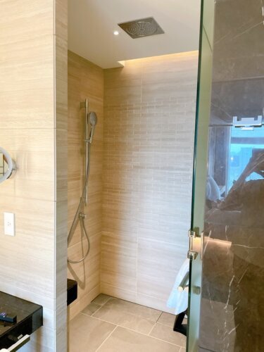 スーペリアルームのシャワールーム