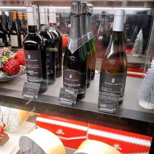 シャンパンが販売されている様子