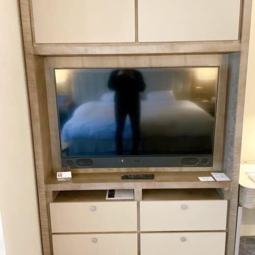 52型の東芝製の液晶テレビ