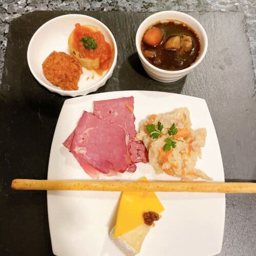 カクテルタイムに提供された軽食セット