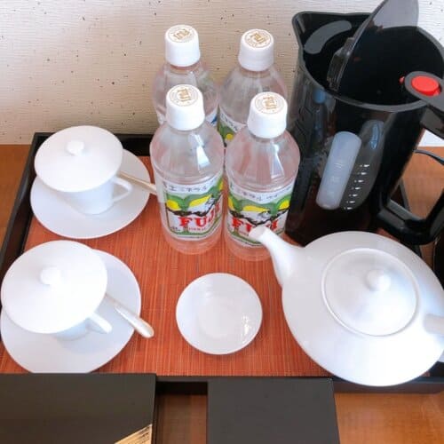 富士ミネラルウォーターと茶器セット
